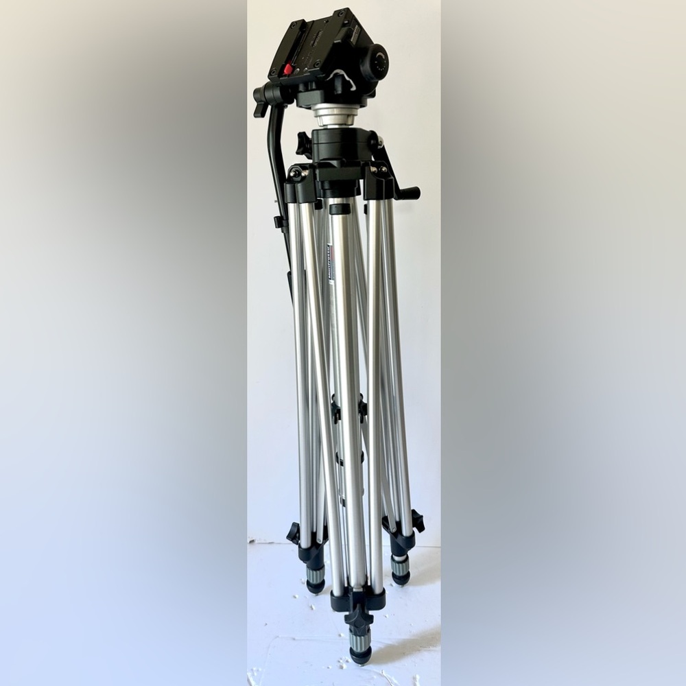 Manfrotto 3046 Bogen Camera Tripod w/ 3433(501) Pro Video Fluid Head SIDE CHIP!